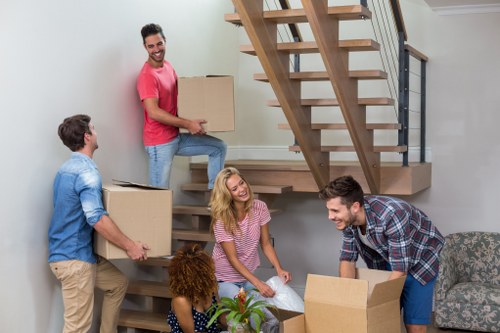 Local moving van service for Earlsfield home and flat moves