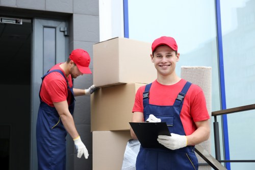 House movers planning a residential move in Earlsfield near local streets
