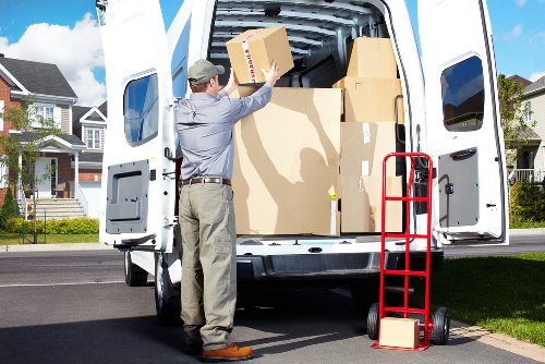 Earlsfield moving van service for flats, houses, and small business removals